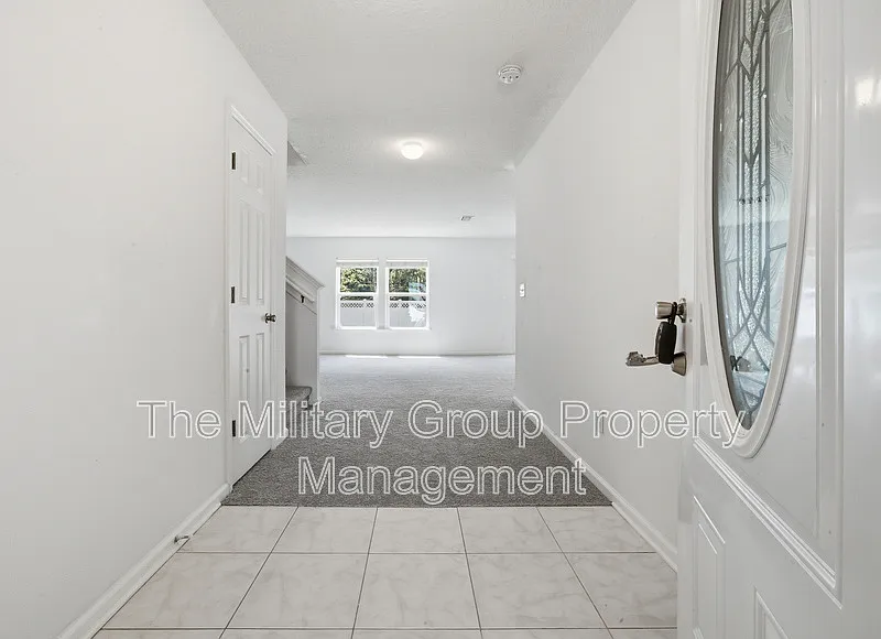 4 bed, 2.5 bath, 2883 sqft, $2,600 — Photo 3