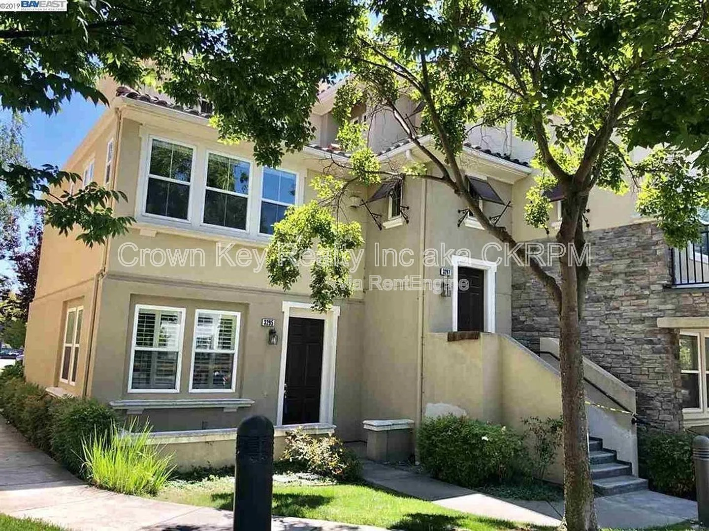 2 bed, 2.5 bath, 1568 sqft, $3,300 — Photo 1