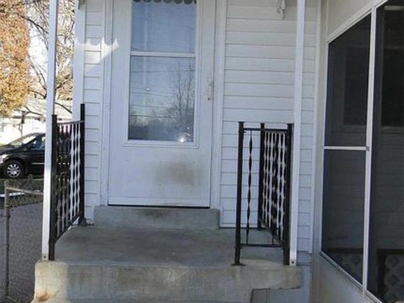 5th image of 13 Regina Ct