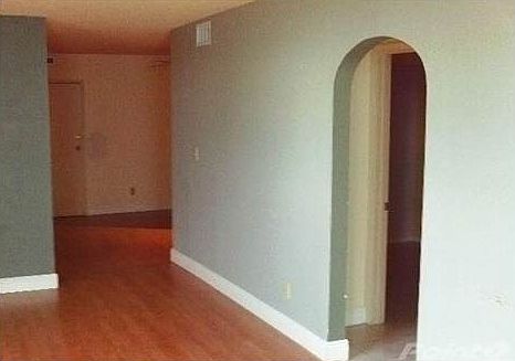 5th image of 1465 NE 123rd St APT 307