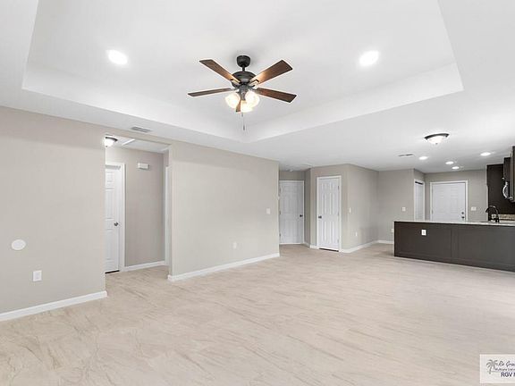 3rd image of 821 E Parkwood Dr