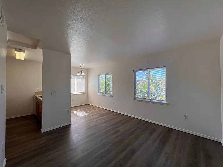 Bramwell - 430 Willow Way — Photo 4