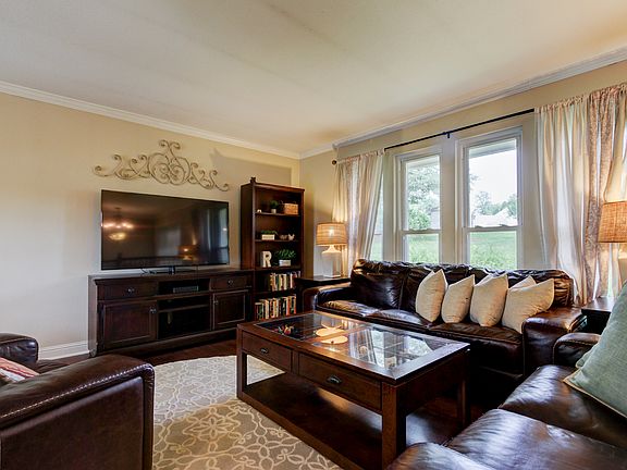 4th image of 529 Idlewood Ln