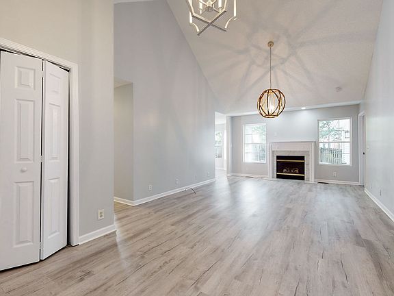 5th image of 1236 Twin Circle Dr