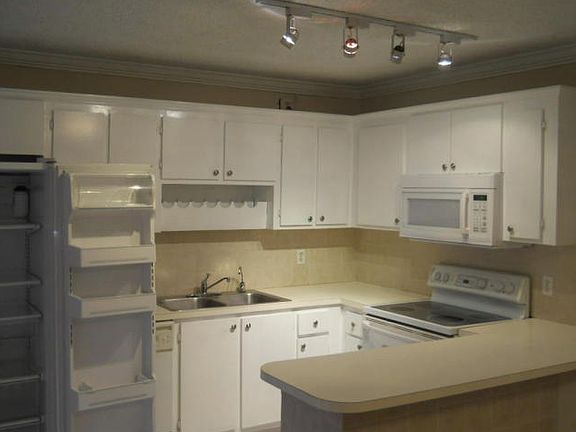 2nd image of 3113 San Fernando Dr #31-C