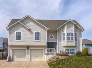 14622 Derby Rd, Smithville, MO 64089