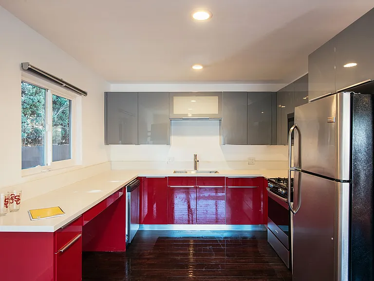 1321 W 36th Pl — Photo 16