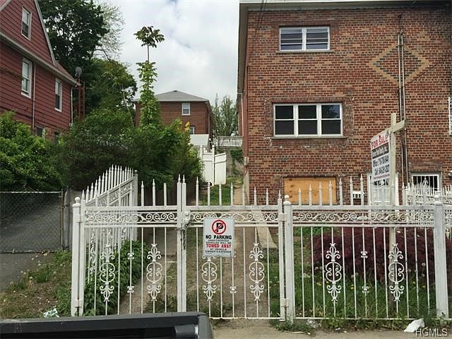 1st image of 4017 Dyre Ave
