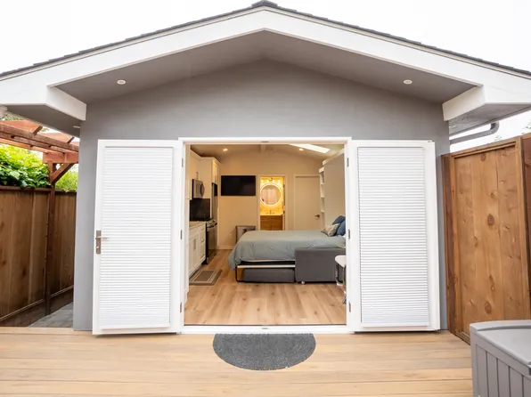 917 Hillcrest Ct, Pacific Grove, CA 93950