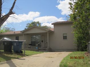 1040 Hickory Ln, Midwest City, OK 73110