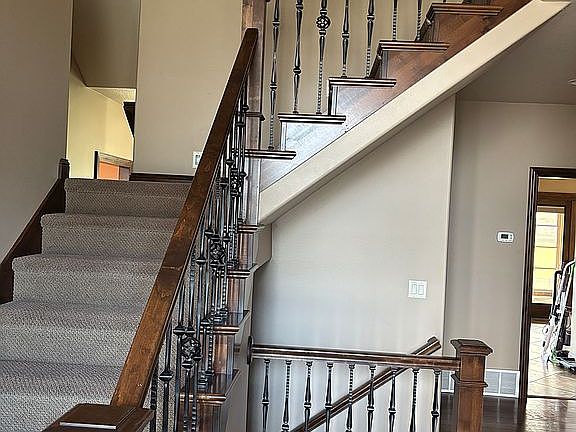 4th image of 2400 Burleigh St