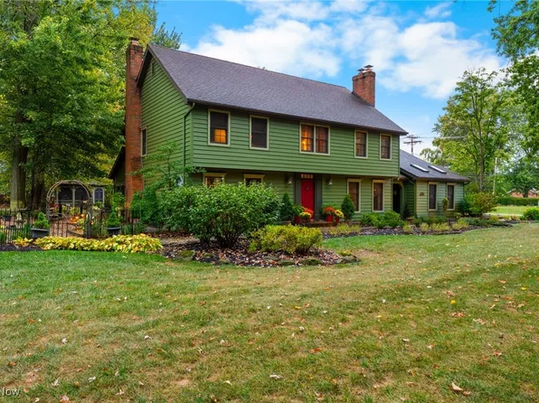 726 Sunrise Dr, Amherst, OH 44001