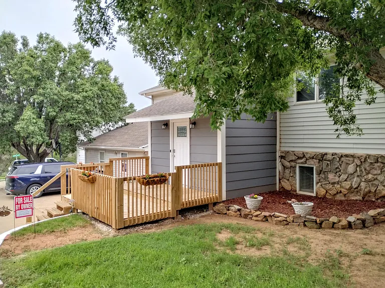 730 Thunderbird Rd — Photo 10