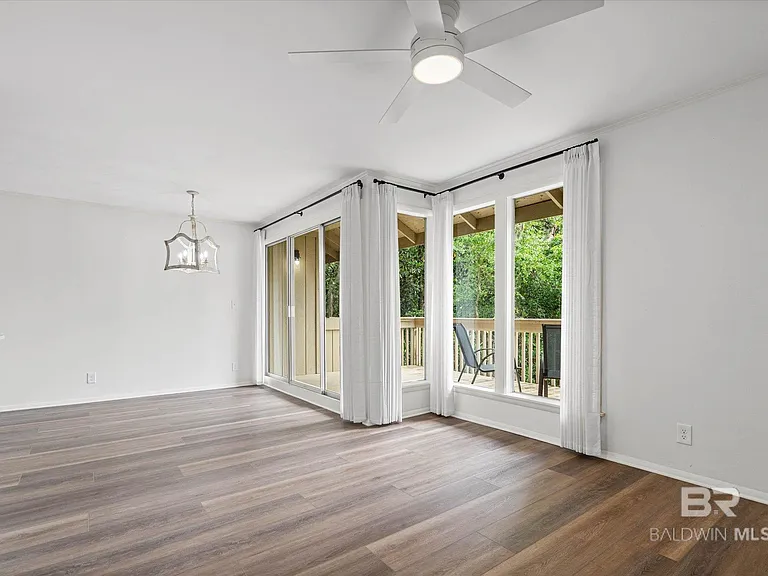 2024 Sea Cliff Dr N #2024 — Photo 9