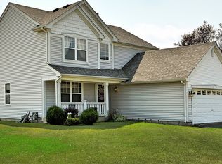 2 Amberleigh Ct, Lake In The Hills, IL 60156