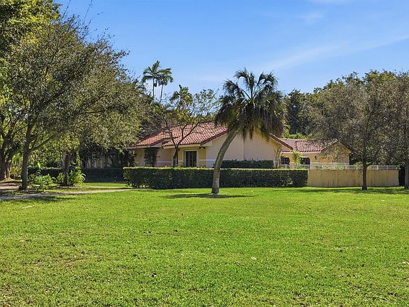 3rd image of 430 Sarto Avenue