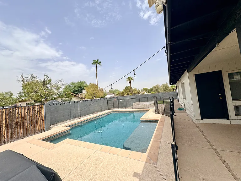 1410 E Bishop Dr — Photo 23
