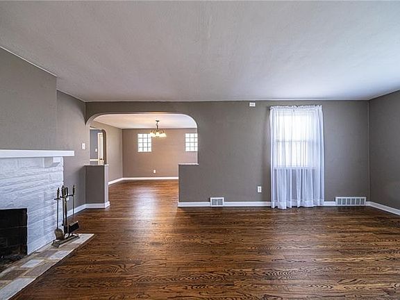 3rd image of 988 Redwood Dr