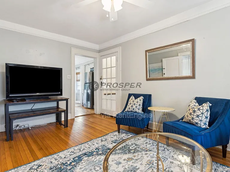 72 1/2 King St — Photo 8