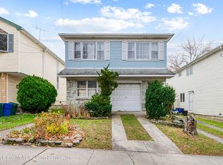 8 President St, Staten Island, NY 10314