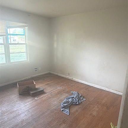 4th image of 118 Pine Ave