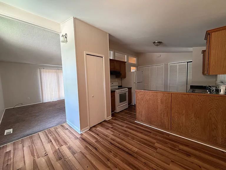 29609 Everett St — Photo 3