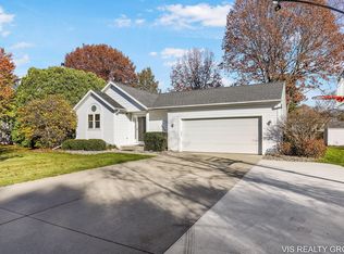 16410 Lannin Ln, Spring Lake, MI 49456