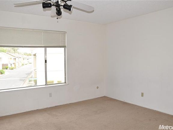 3rd image of 4112 Weymouth Ln