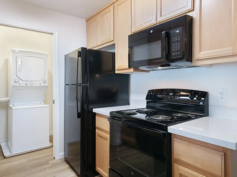 Woodland Hills Apartments — Photo 6