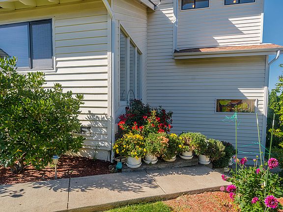 2nd image of 2577 Bandon Ct NW