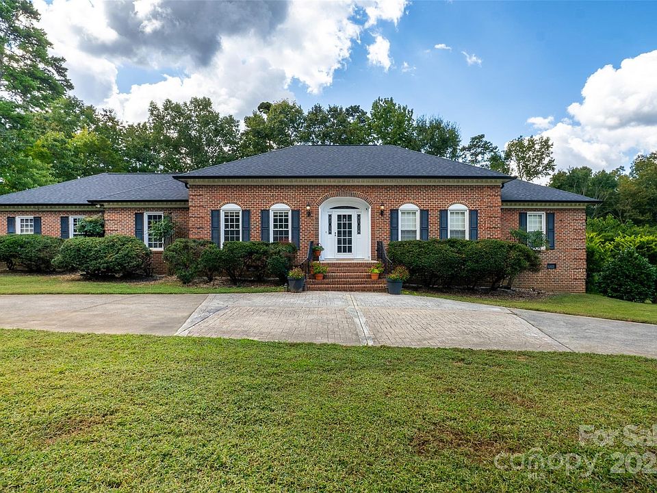 1st image of 124 Windsor Greene Dr