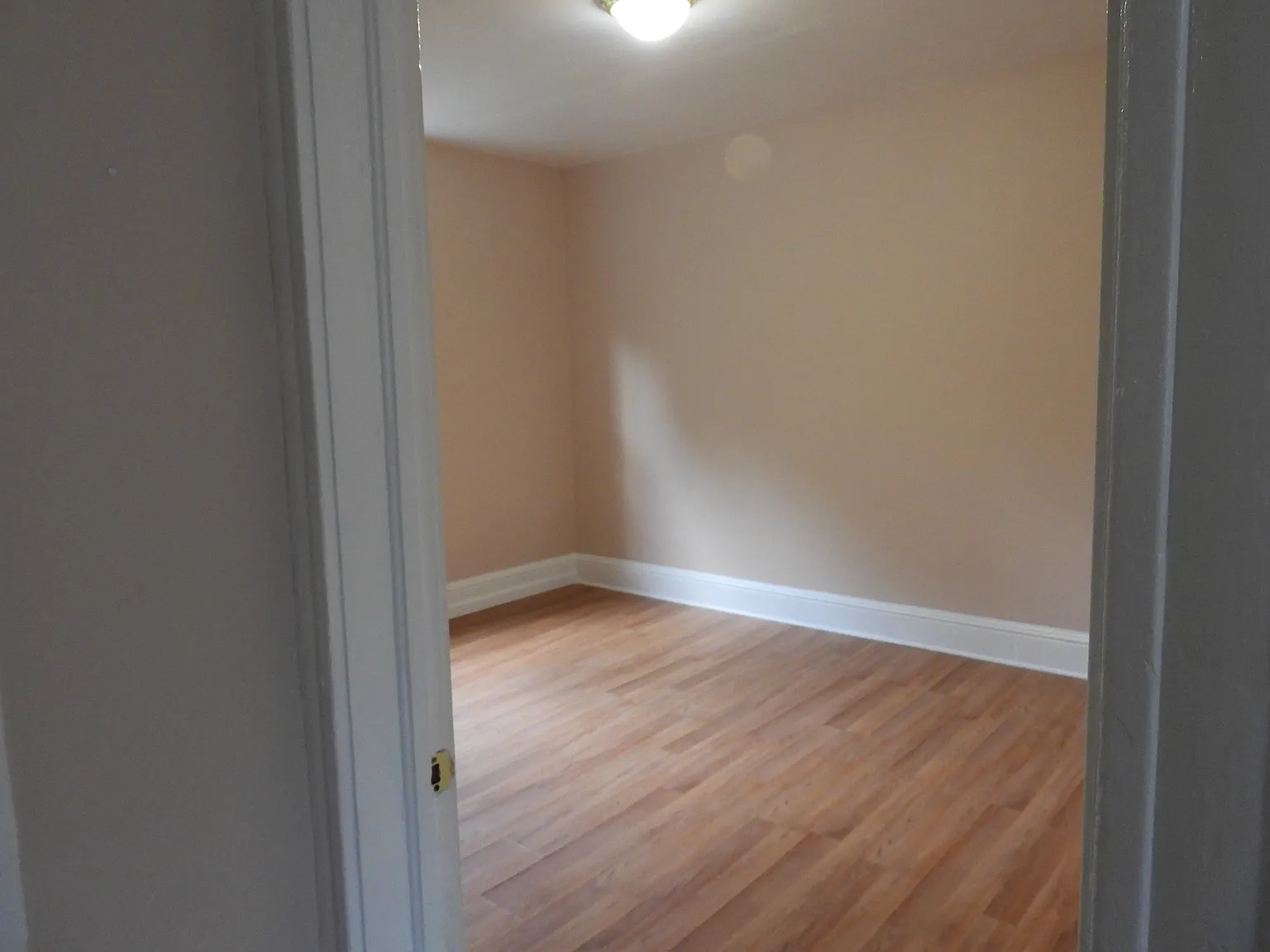 2 bed, 1000 sqft, $1,150 — Photo 3