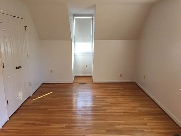 4th image of 8994 Midway Rd