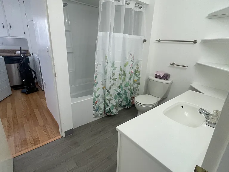 450 Amoretti St — Photo 5
