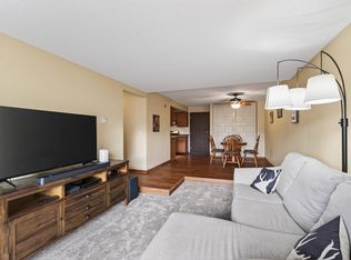 1601 N Innsbruck Dr #202NE, Minneapolis, MN 55432