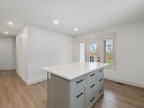4th image of 46 Guenette Cres