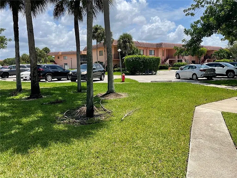 235 Lakeview Dr #102 — Photo 24