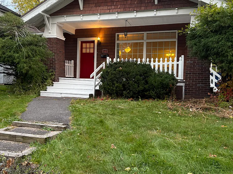 271 Fenway Dr — Photo 1