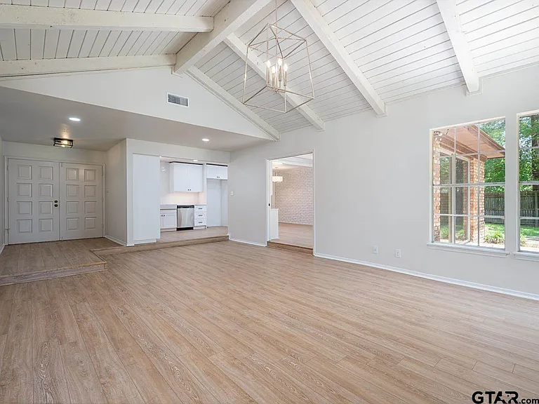 509 Winchester Dr — Photo 6