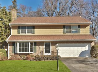 41 Robins Rd, New Rochelle, NY 10801