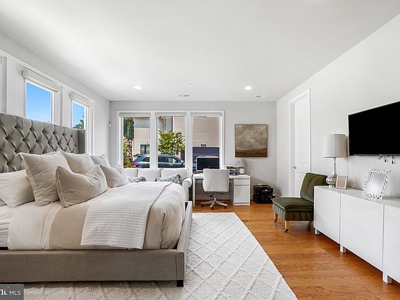 4th image of 9775 Sanvitalia St