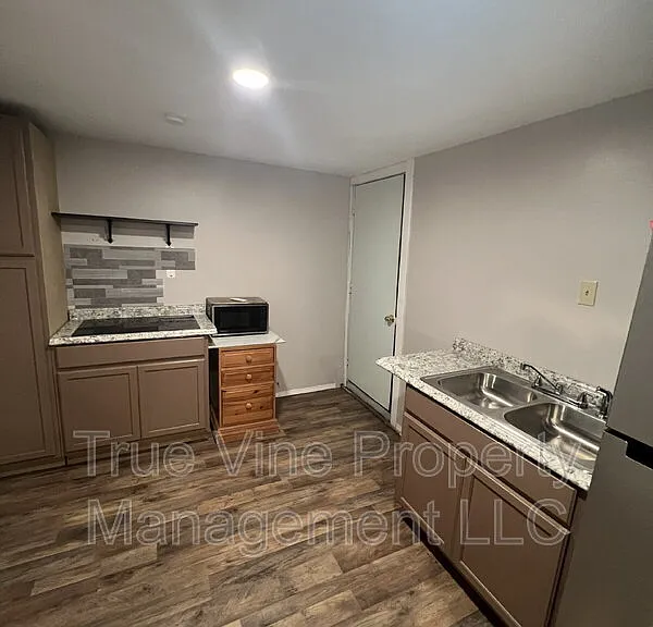 1202 Division Ave — Photo 8