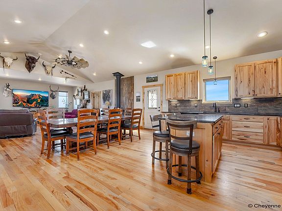 5th image of 1073 Shaver Rd