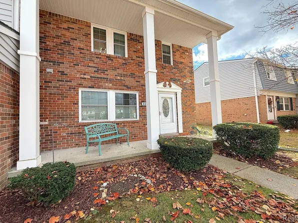 24413 Olde Orchard St, Novi, MI 48375