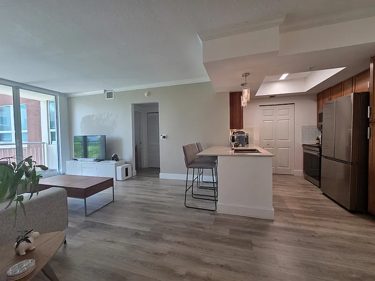 2000 N Bayshore Dr #507 — Photo 7