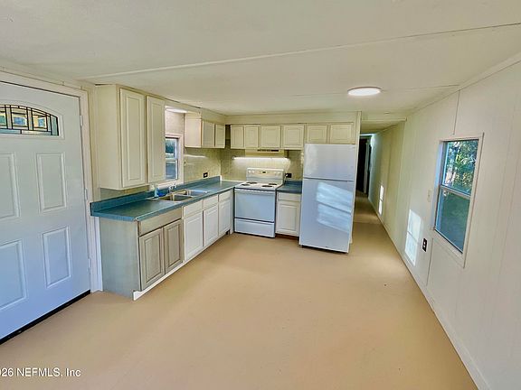 3rd image of 106 SPRUCE Road