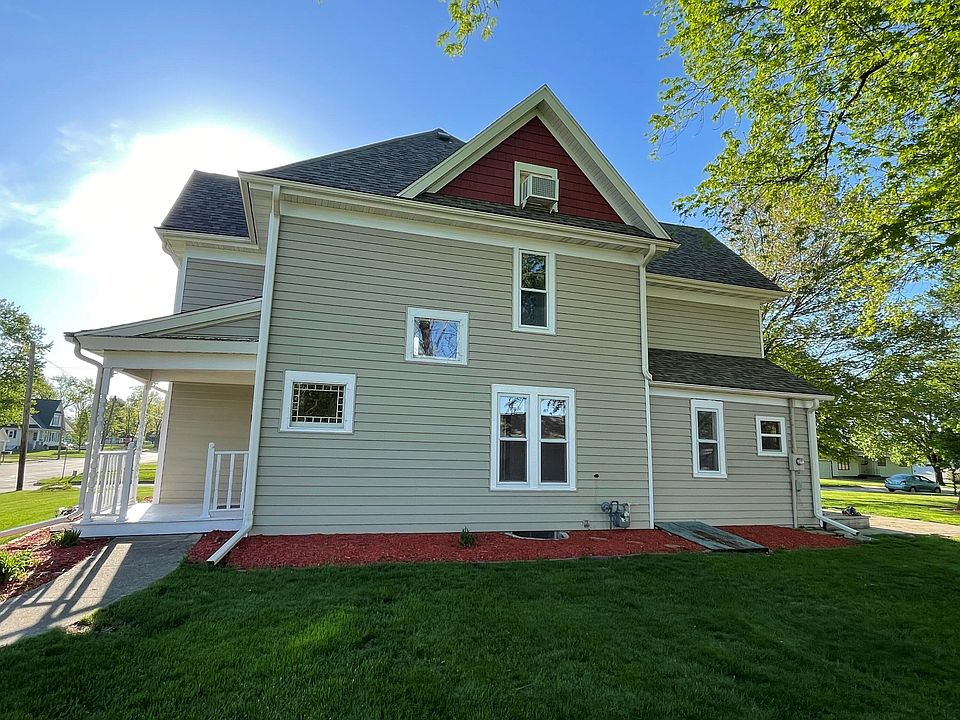 2nd image of 514 E Maple St