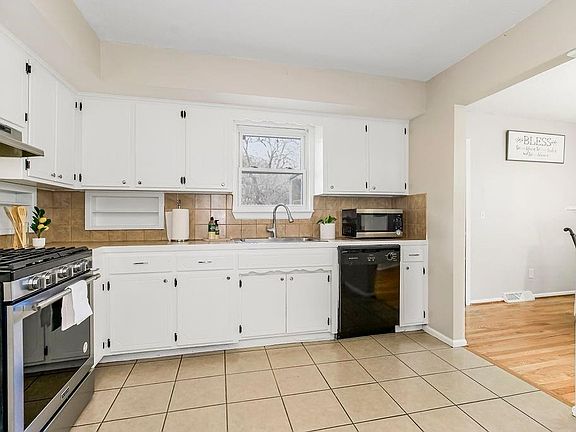 3rd image of 2846 N 48th Ter