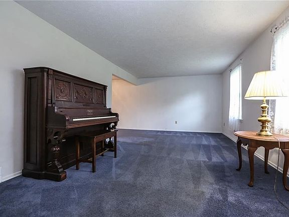 4th image of 78 Parkway Dr