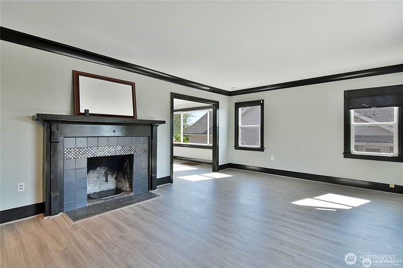 3rd image of 328 NE 52nd Street